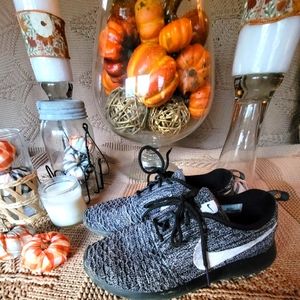 Nike Roshe One Flyknit Black & White